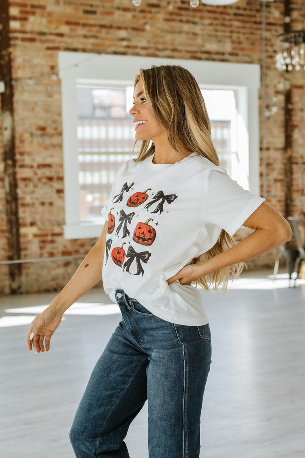 Lisa Pumpkin and Bow Graphic Tee | S-2XL