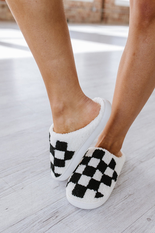 Checkered Print Fuzzy Slippers | PRE ORDER 3/7
