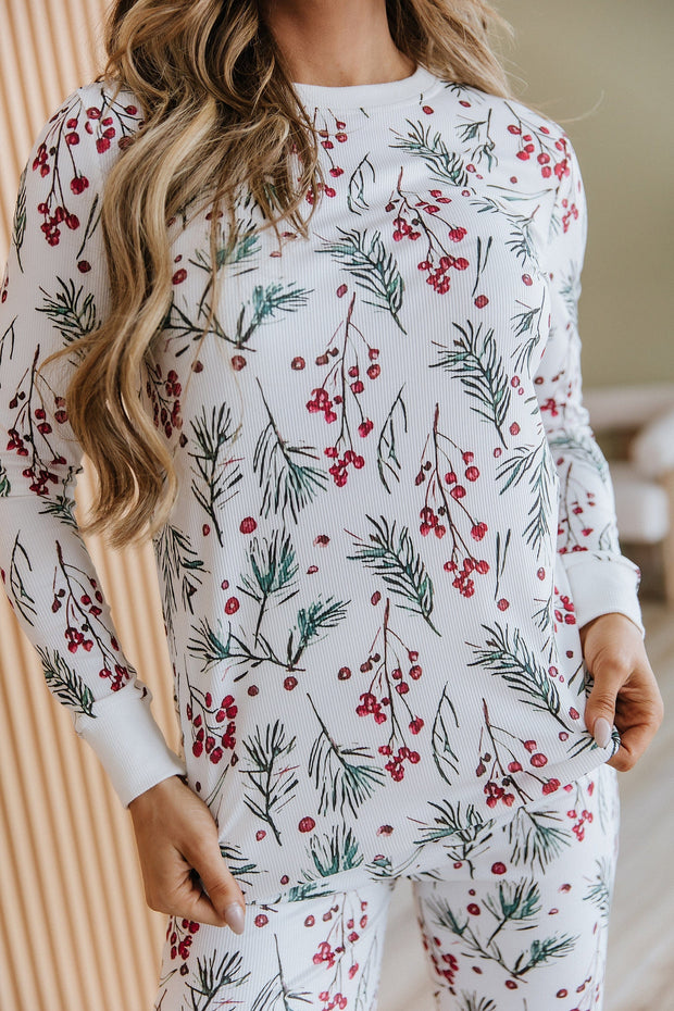 Holly Print Christmas Pajama Set | DROPSHIP