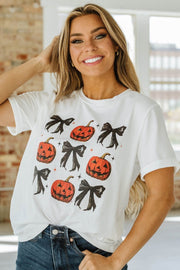 Lisa Pumpkin and Bow Graphic Tee | S-2XL